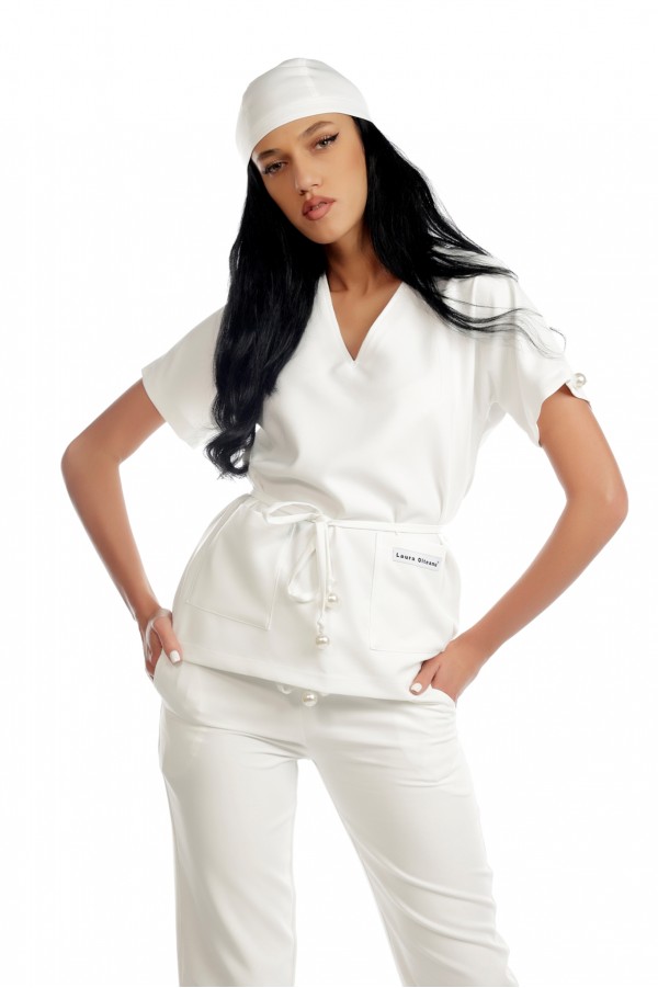 Costum medical dama, Laura Olteanu, bluza-pantalon-bandana, alb