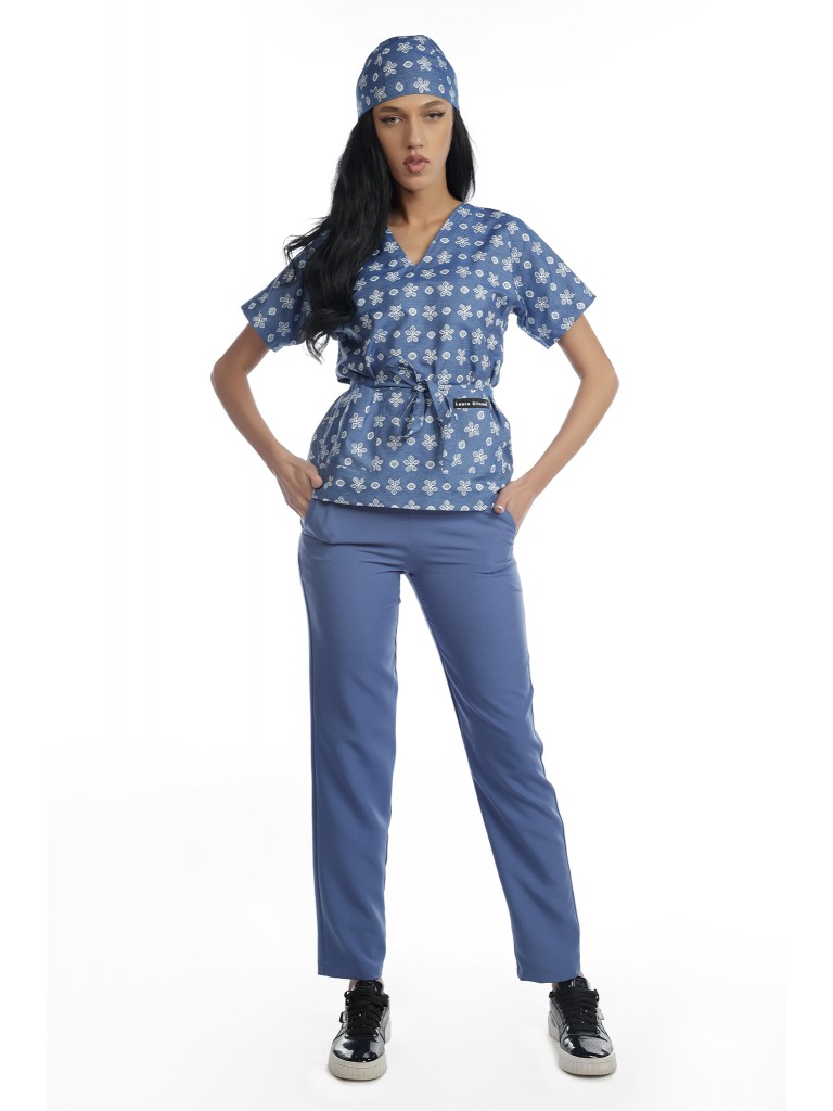 Costum medical dama, Laura Olteanu, bluza-pantalon-bandana, bleu cu alb