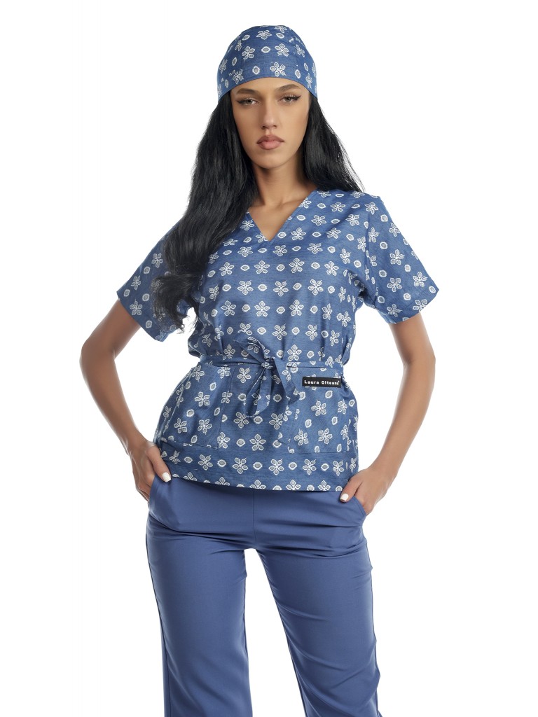 Costum medical dama, Laura Olteanu, bluza-pantalon-bandana, bleu cu alb