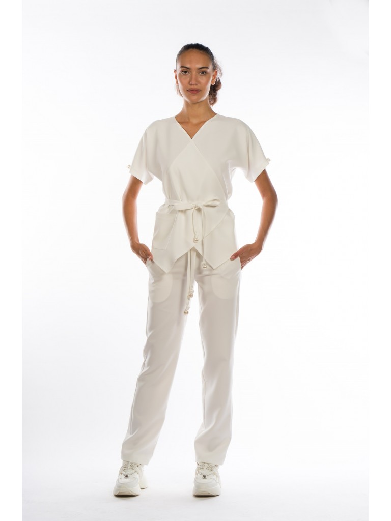 Uniforma medicala dama, Laura Olteanu, bluza petrecuta-pantaloni, alba