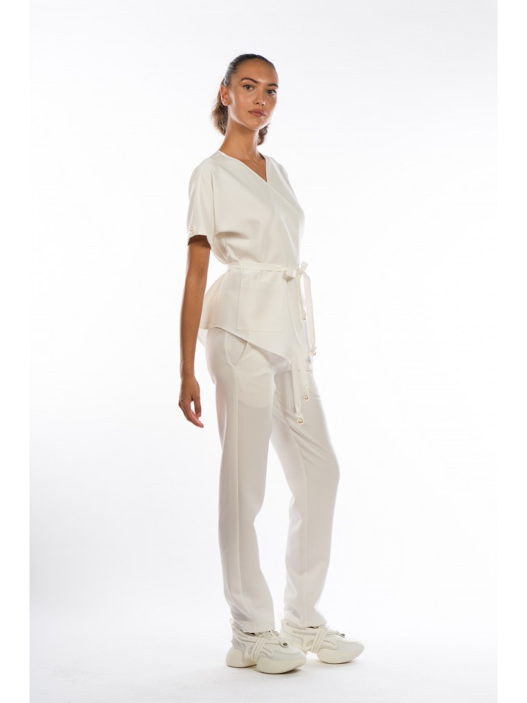 Uniforma medicala dama, Laura Olteanu, bluza petrecuta-pantaloni, alba