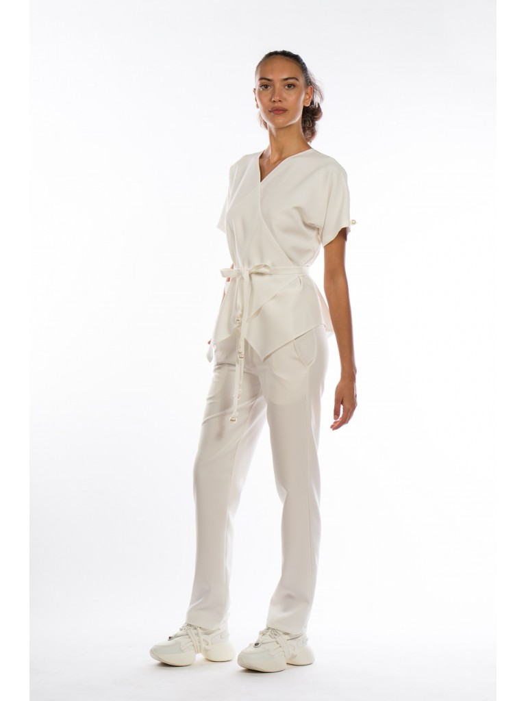 Uniforma medicala dama, Laura Olteanu, bluza petrecuta-pantaloni, alba