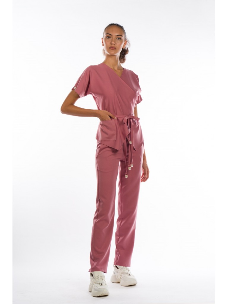      Uniforma medicala dama, Laura Olteanu, bluza petrecuta-pantaloni, roz prafuit