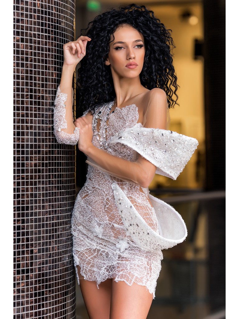 Rochie scurta alba din broderie de margele cu volumetrii