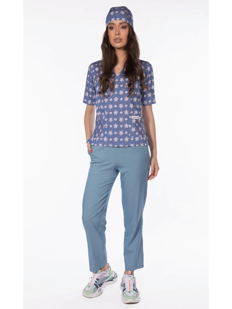 Costum medical dama, Laura Olteanu, bluza-pantalon-bandana, bleu cu roz