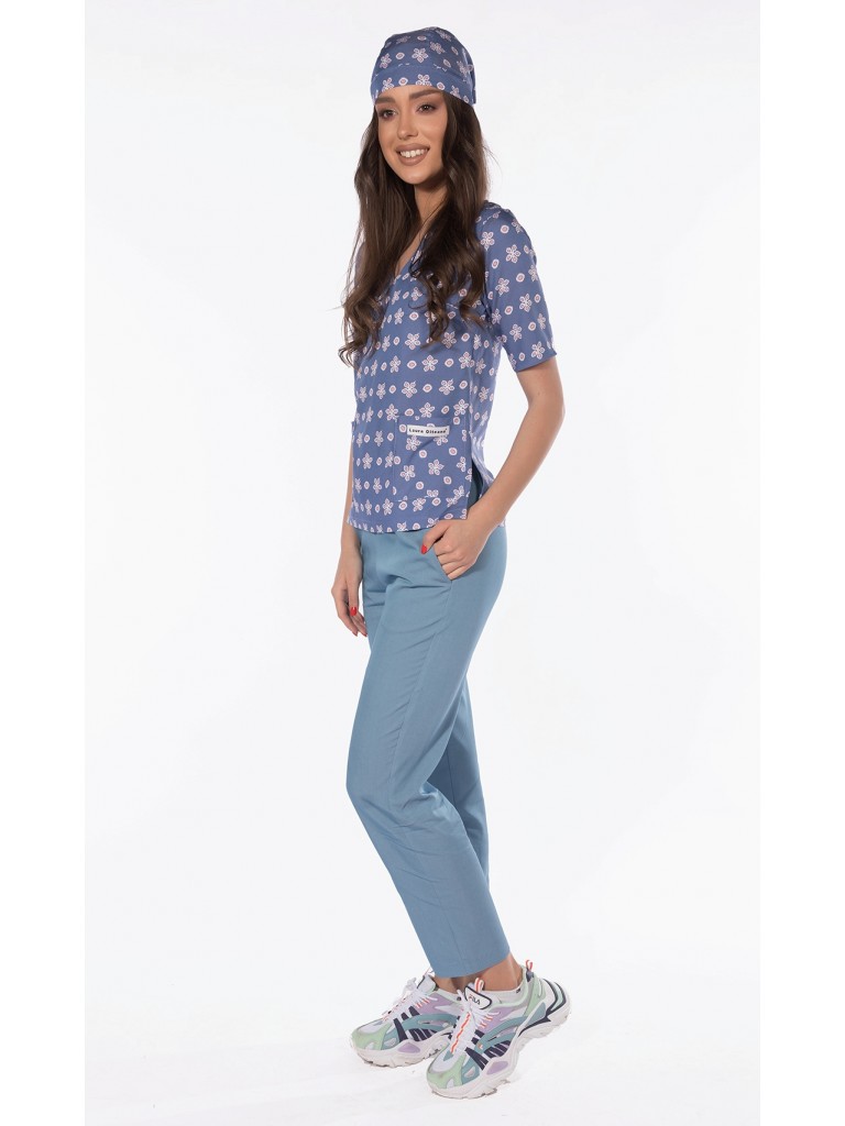 Costum medical dama, Laura Olteanu, bluza-pantalon-bandana, bleu cu roz