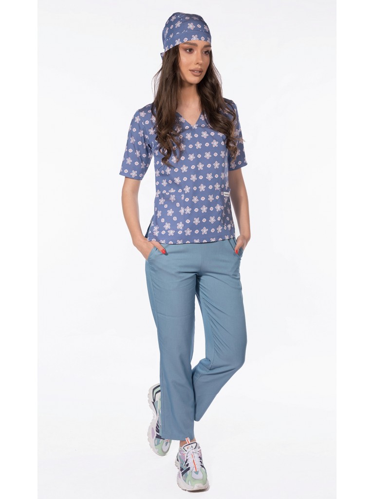 Costum medical dama, Laura Olteanu, bluza-pantalon-bandana, bleu cu roz