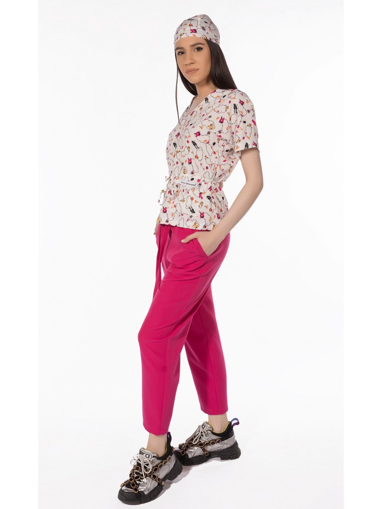 Costum medical dama, Laura Olteanu, bluza-pantalon-bandana, ciclam